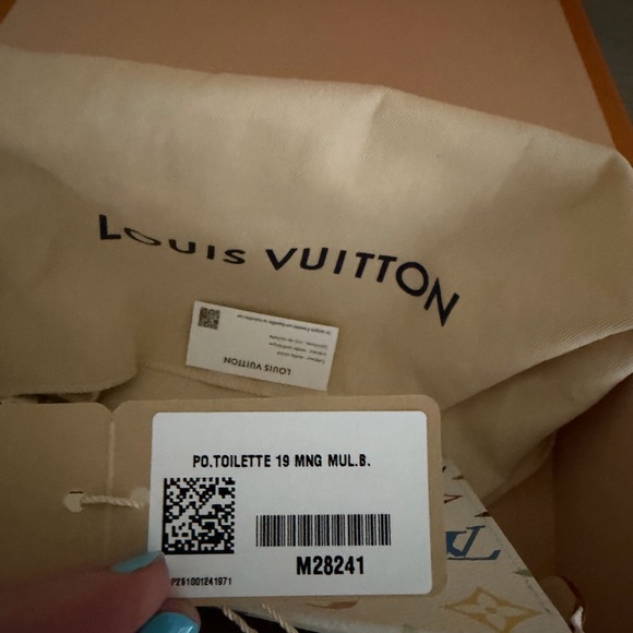 Louis Vuitton X Takashi Murakami Toiletry 19 BNIB - Picture 8 of 8